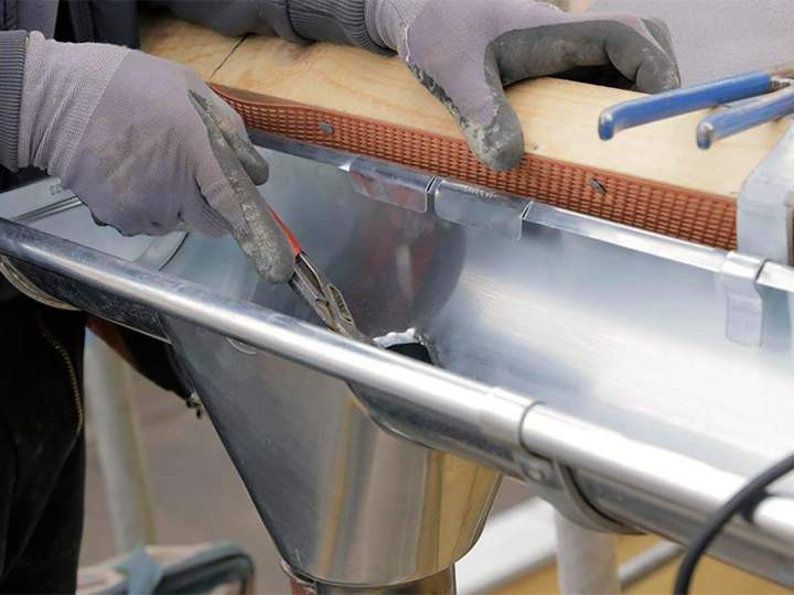 Artisans zingueurs spécialisés dans plusieurs travaux